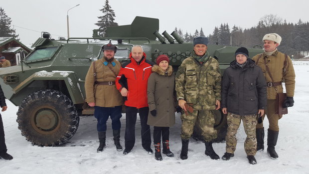 Американский актер протестировал бронированное транспортное средство «Кайман» Американский актер протестировал бронированное транспортное средство «Кайман»